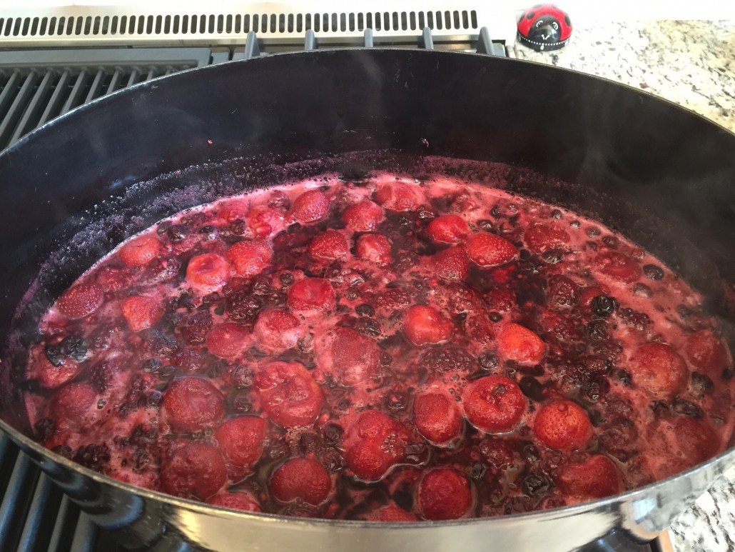 cooking of the red berry compote